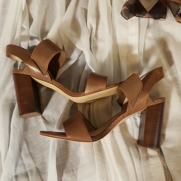 NWOT Sz 9 Tan Leather Chunky heels - Picture 5 of 6